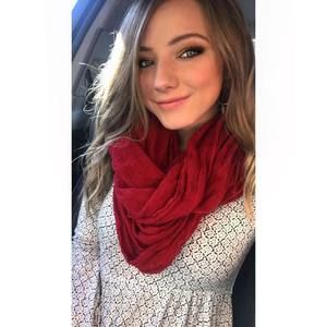 Meet your Posher, Hali